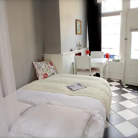 Bed & Breakfast Studio